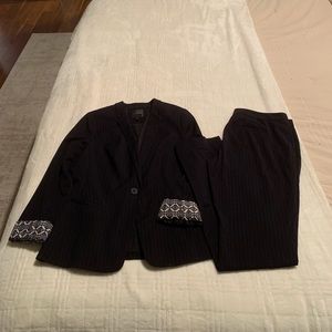 The Limited Drew Fit Dark Navy Pinstripe Suit jacket size medium, pants size 6